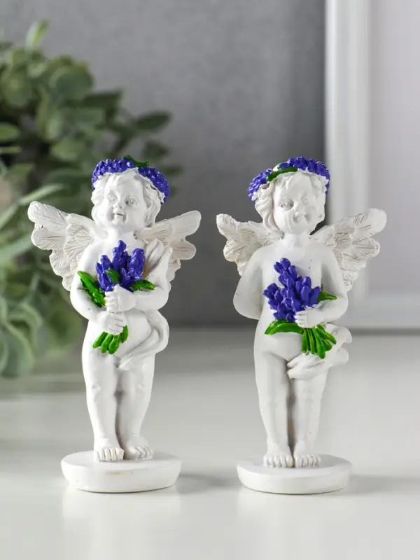 Сувенир полистоун "Ангел с букетом лаванды" бело-фиолетовый МИКС 5,7х3,5х10 см