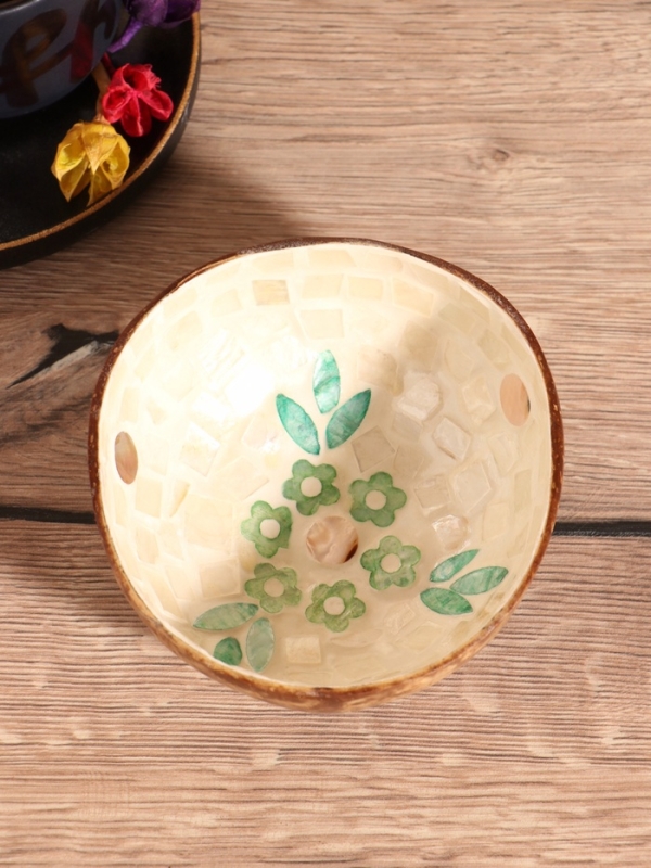 Чаша "Ягода" 14х14х6 см, кокос