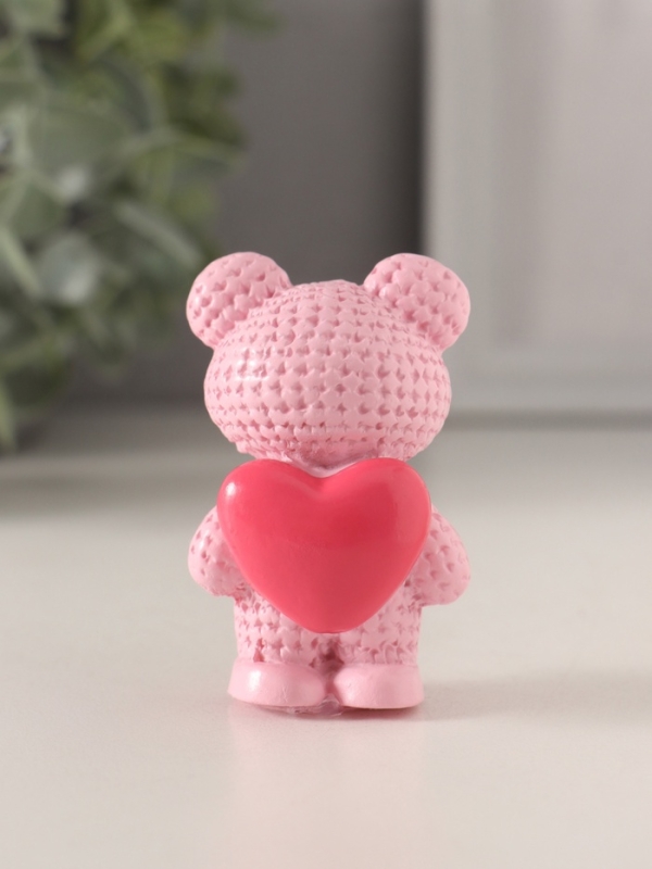 Сувенир полистоун "Вязаный мишка с большим сердцем" набор 4 шт 2,7х4х6 см