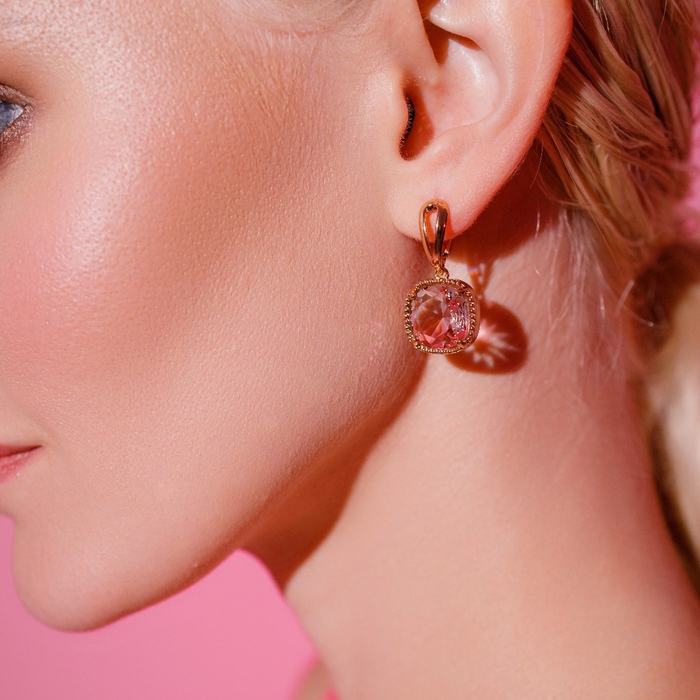 Серьги со стразами &laquo;Иллюзион&raquo; плавный квадрат, цвет малиново-фиолетовый в золоте