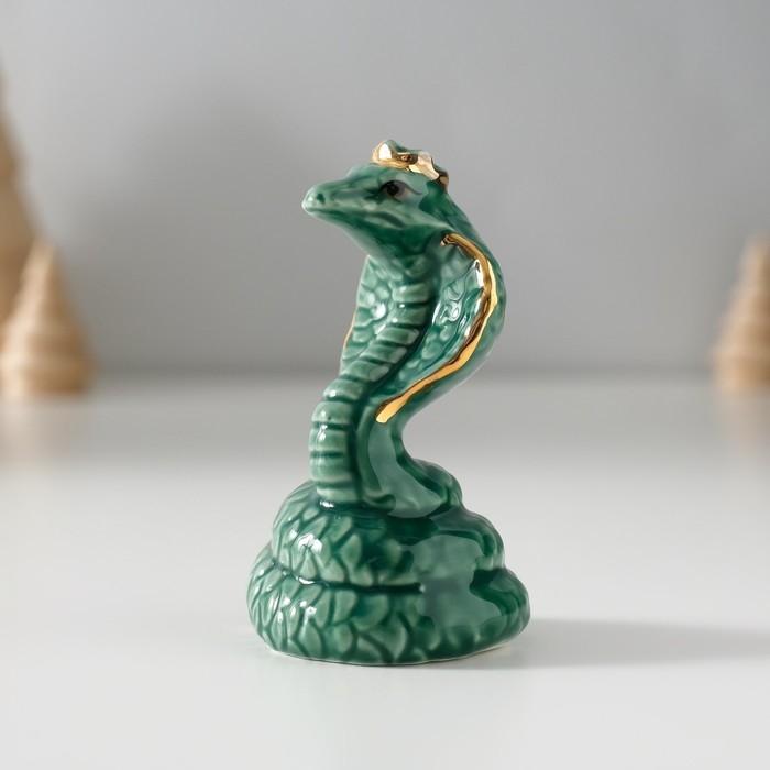 Сувенир керамика "Зелёная кобра в короне" с золотом 4х4,5х7,5 см