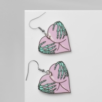 Серьги акрил &laquo;Сердце&raquo; руки скелета, цвет зелёно-сиреневый