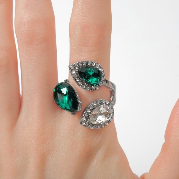 Кольцо «Драгоценность» капля трио, цвет бело-изумрудный в серебре, безразмерное Кольцо «Драгоценность» капля трио, цвет бело-изумрудный в серебре, безразмерное