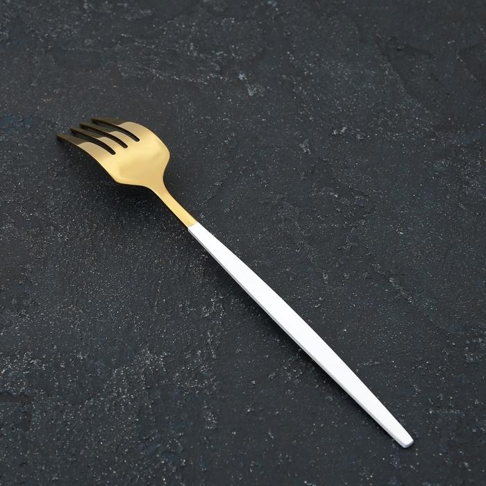 Вилка столовая из нержавеющей стали Magistro &laquo;Блинк&raquo;, 21,5&times;3 см, белая ручка, цвет золотой