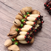 Сувенирный музыкальный инструмент "Шейкер-браслет Чакча" орехи кемири, 5х5х4 см  МИКС