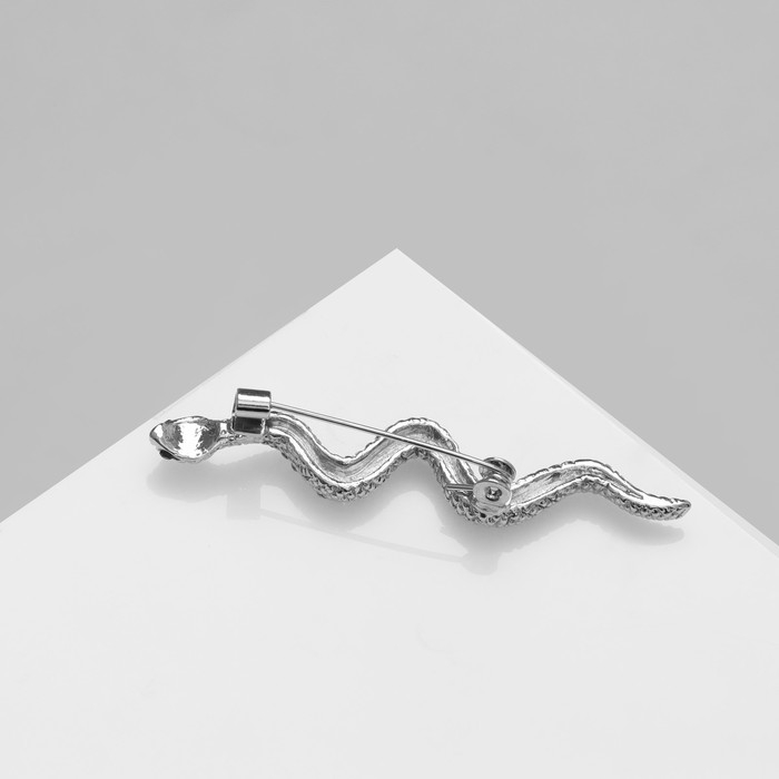 Брошь &laquo;Змейка&raquo;, цвет белый в серебре