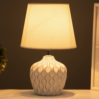 Настольная лампа "Кудри" 1х40Вт Е14 белый/кофе 19,5х19,5х31см Настольная лампа "Кудри" 1х40Вт Е14 белый/кофе 19,5х19,5х31см