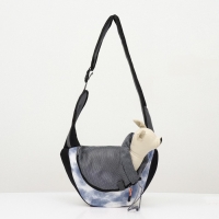 Сумка-переноска "Слинг" с креплением для ошейника, 45 х 11 х 24 см, бело-серая Сумка-переноска "Слинг" с креплением для ошейника, 45 х 11 х 24 см, бело-серая