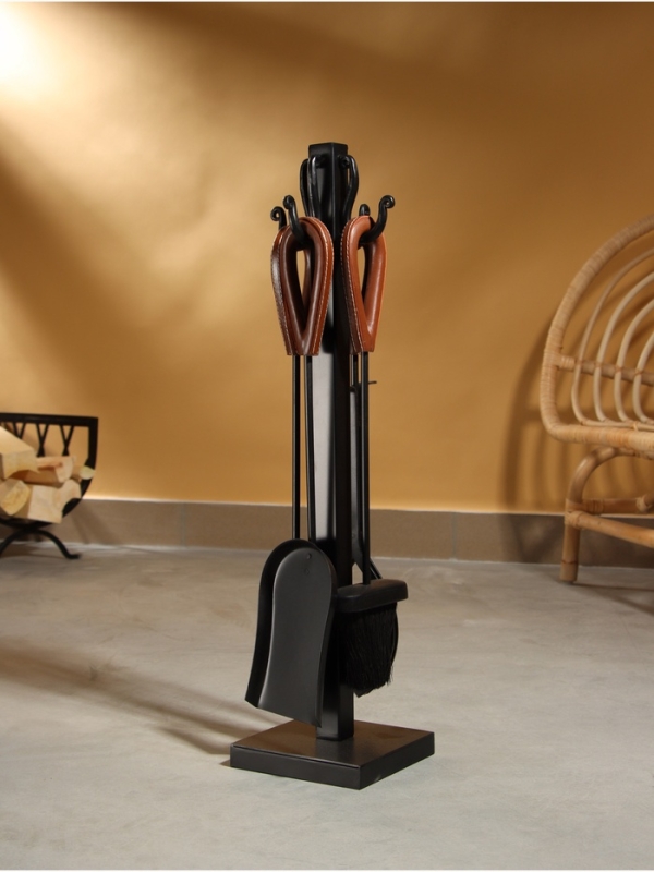 Каминный набор "Жар" сталь, кожа, 4 предмета, 15х15х61 см