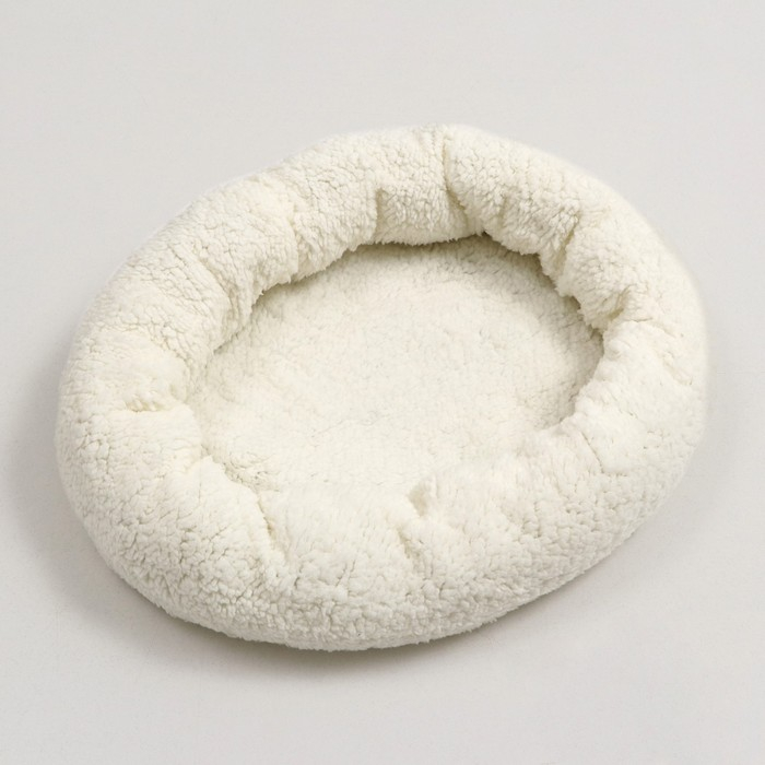 Лежанка для собак и кошек &laquo;Уют&raquo;, мягкий мех, 45 х 35 х 11 см, молочный