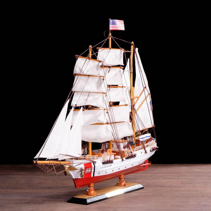 Корабль сувенирный &laquo;Проводник&raquo;, 3 мачты, белый борт, чёрная подставка, белые паруса
