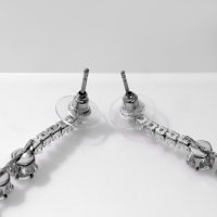 Серьги висячие со стразами &laquo;Дорожка&raquo; кругов, цвет белый в серебре, 7,5 см