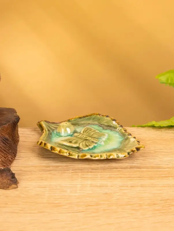 Подставка под благовония &laquo;Бабочка на листке&raquo;, 11&times;8&times;1 см, керамика, бежевая