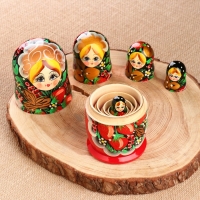 Матрёшка &laquo;Земляничка&raquo;, чёрный платок, 5 кукольная, 18 см