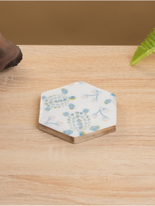 Подставка под горячее (набор 4 шт) "Черепаха и цветы" дерево манго 15х13х5 см