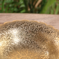 Блюдо сервировочное на ножке "Цветущая поляна" латунь 18х18х6,5 см