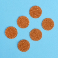 Липучка на клеевой основе «Круг», набор 55 шт., размер 1 шт. 1.5 см, цвет коричневый Липучка на клеевой основе «Круг», набор 55 шт., размер 1 шт. 1.5 см, цвет коричневый