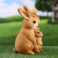 Фигурка "Семья зайцев" 11х15х23см ///