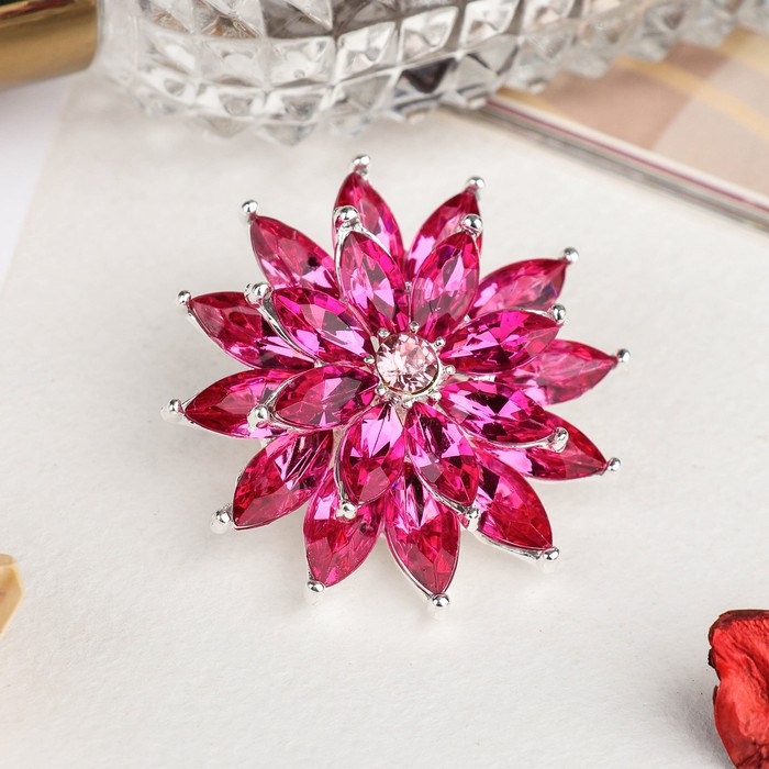 Брошь &laquo;Цветок&raquo; хризантема, цвет малиновый в серебре