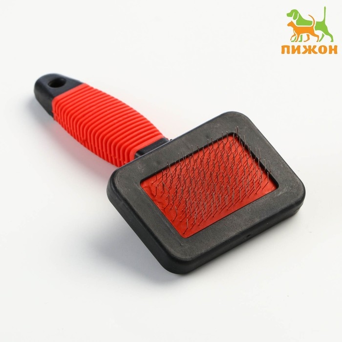 Пуходерка Пуходерка "Риф" без капель с резиновой ручкой 7 х 14 см, красно-чёрная