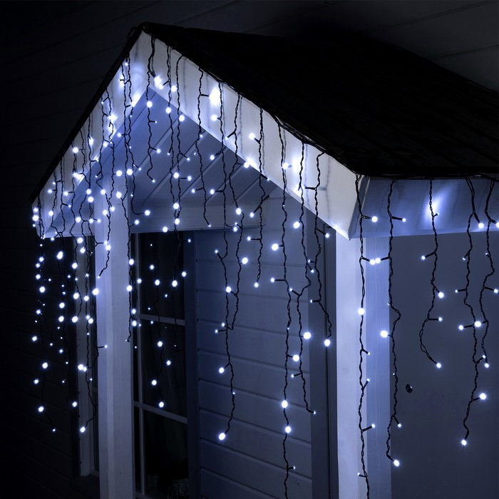 Гирлянда «Бахрома» 3 × 0.9 м, IP44, УМС, тёмная нить, 232 LED, свечение белое, 220 В Гирлянда «Бахрома» 3 × 0.9 м, IP44, УМС, тёмная нить, 232 LED, свечение белое, 220 В