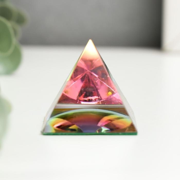 Фигурка стекло &laquo;Пирамида голография&raquo;, 4&times;4&times;4 см