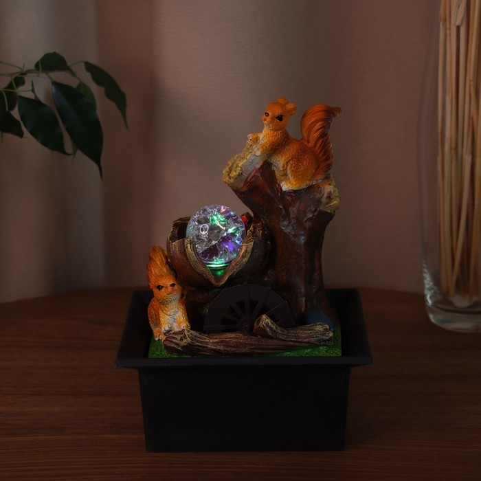 Фонтан "Белочки на брёвнышках" 22х16 см (с подсветкой)