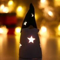 Сувенир керамика свет "Дедушка Мороз, зелёный колпак, золотой нос, звёзды" 12,5х5,5х5,5 см