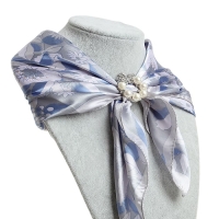 Зажим для платка &laquo;Жемчужный бант&raquo;, цвет белый в серебре