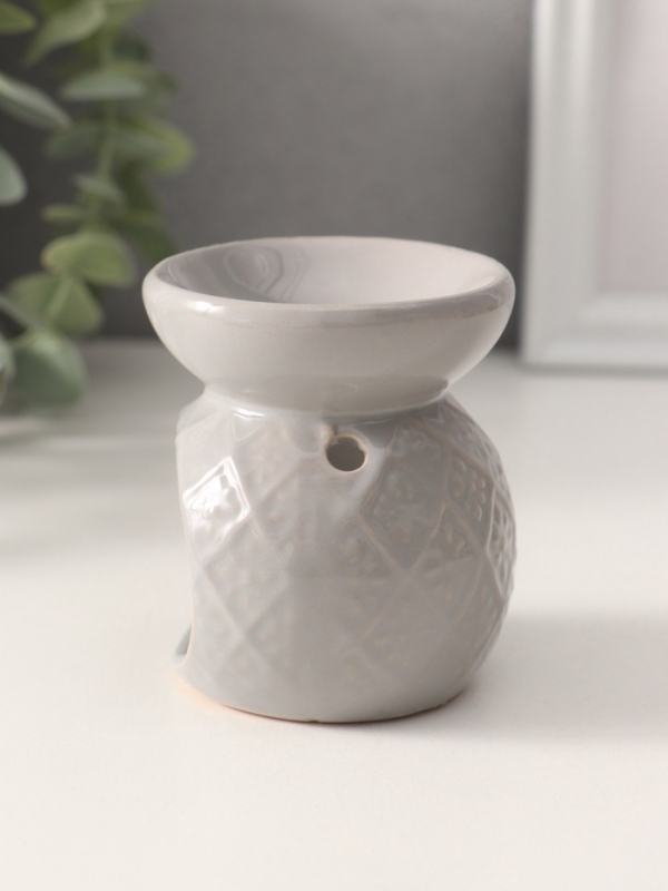 Аромалампа керамика "Цветочки в ромбах" серая 6,3х6,3х7,5 см