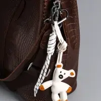 Брелок на карабине кожзам, текстиль "Медведь" белый, с узлом 27х8,8х1,5 см