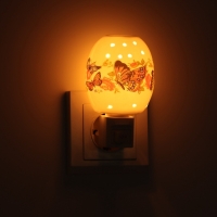 Светильник "Бабочка" 1х7Вт Е11 белый 7,5х7,5х12см Светильник "Бабочка" 1х7Вт Е11 белый 7,5х7,5х12см