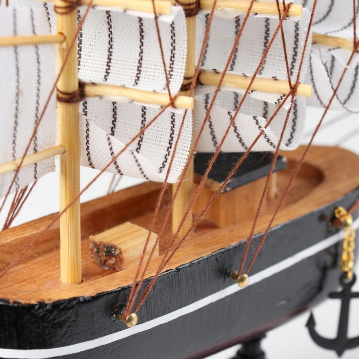 Корабль сувенирный малый &laquo;Халбрейн&raquo;,