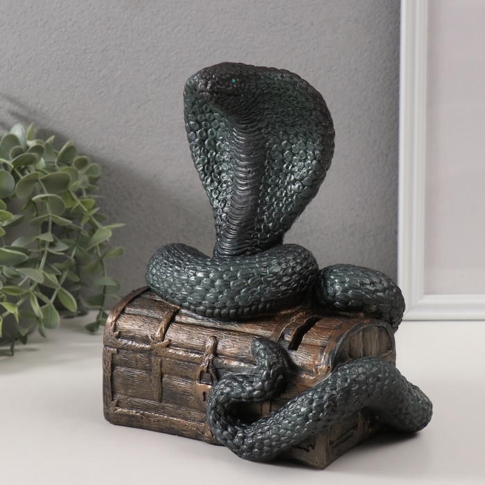 Копилка Копилка"КОБРА НА СУНДУКЕ " 20 х 17 х 12 см.
