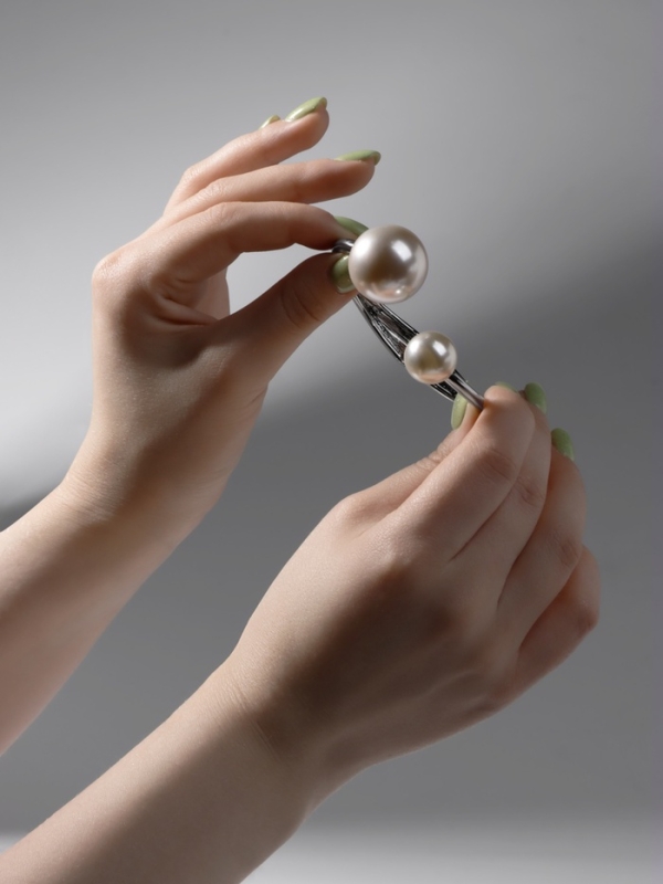 Браслет металл &laquo;Жемчужный&raquo; две бусины, цвет серебро