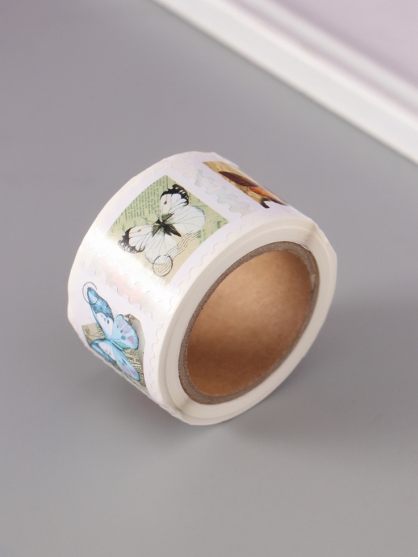 Наклейка бумага "Марки. Бабочки" 3х3 см 200 шт в рулоне