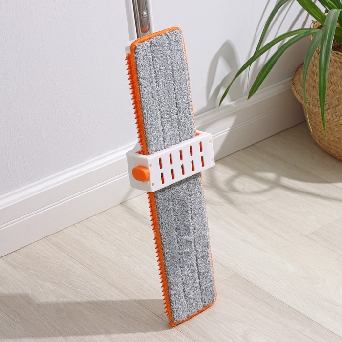 Швабра с отжимом, водосгоном и щёткой Raccoon, 2 насадки из микрофибры 50&times;11 см, стальная ручка 141 см