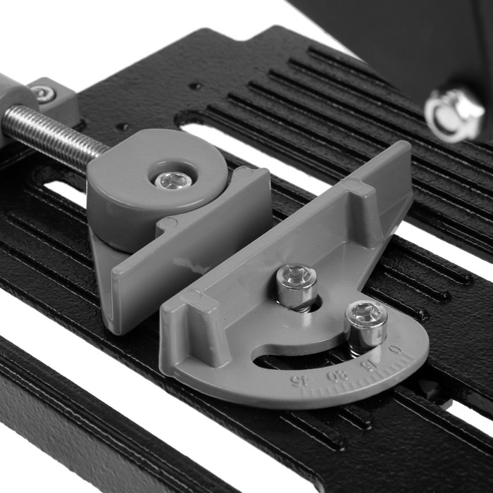 Стойка для УШМ ТУНДРА, d=100-125 мм, угловые тиски 45&deg;, платформа из чугуна