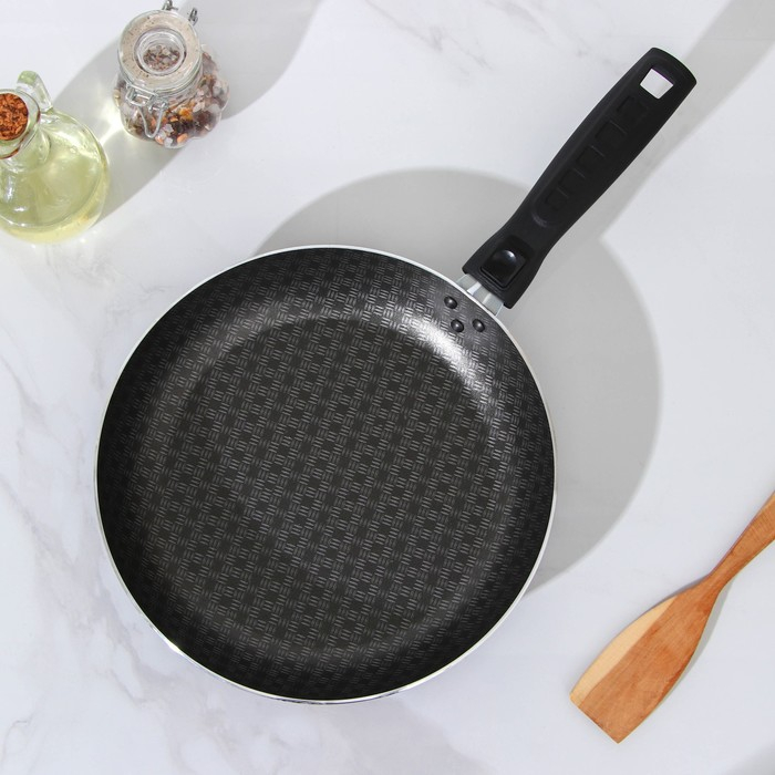 Сковорода &laquo;Хозяюшка&raquo;, d=24 см, съёмная ручка, стеклянная крышка, антипригарное покрытие, цвет бордовый