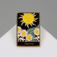 Значок &laquo;Таро&raquo; солнце, цветной в золоте