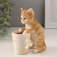 Сувенир полистоун "Рыжий котёнок с чашкой кофе" 8,5х5,5х10 см