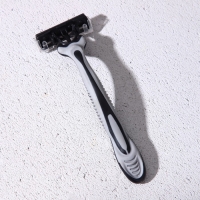 Подарочный набор косметики &laquo;Клуб настоящих мужиков&raquo;, гель для бритья 110 мл и бритва, HARD LINЕ