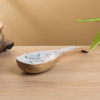 Подставка под ложку "Черепаха и цветы" дерево манго 25,5х9х3,8 см