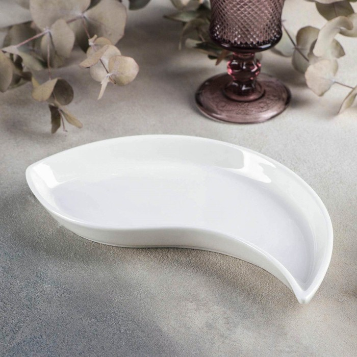 Блюдо фарфоровое Wilmax , 23&times;12 см, цвет белый