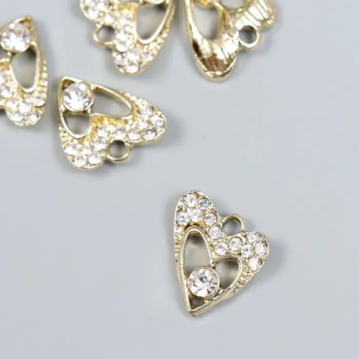 Металлический элемент, декоративная подвеска &laquo;Арт Узор. Фигурное сердечко&raquo;, стразы, золото, 1.5&times;1.9 см