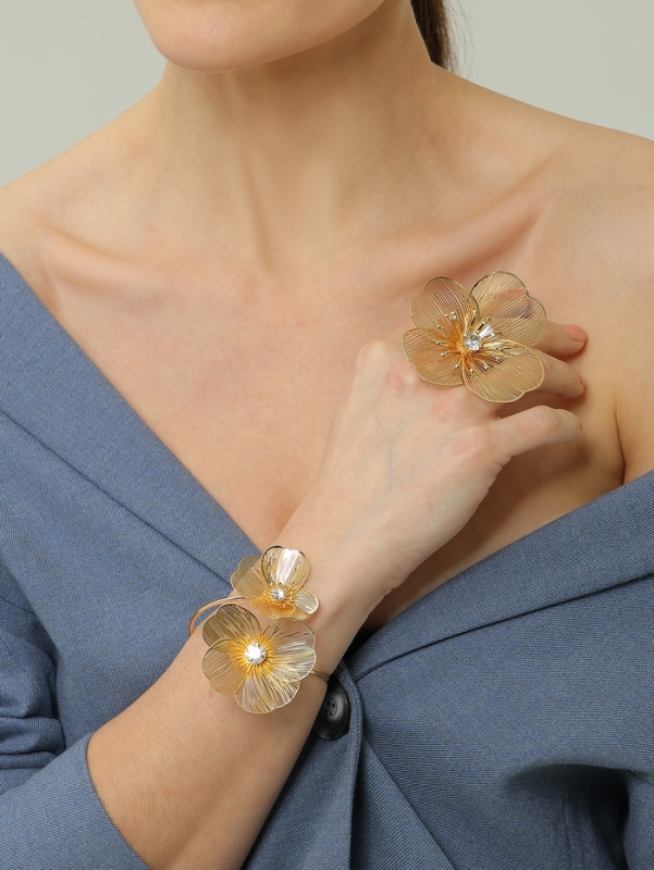 Браслет &laquo;Цветок&raquo; стразинка, цвет золото