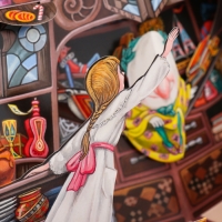 Книга с объемными картинками &laquo;Алиса в Зазеркалье&raquo;