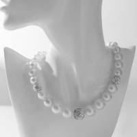 Бусы &laquo;Жемчуг&raquo; с шамбалой, бусины №8, 16, цвет белый в серебре, 38 см