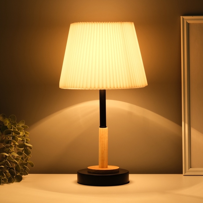 Светильник настольный "Дипломат" 1х40Вт Е27 черный/бежевый 22,5х22,5х39,5см