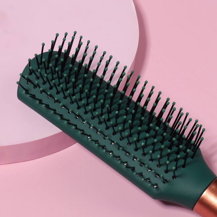Расчёска массажная, прорезиненная ручка, 5 &times; 24 см, цвет зелёный/золотистый